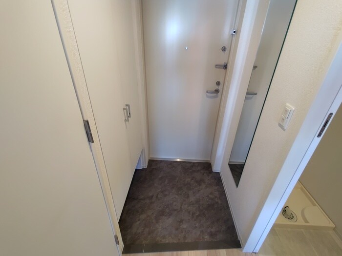 物件内観写真15　(玄関)