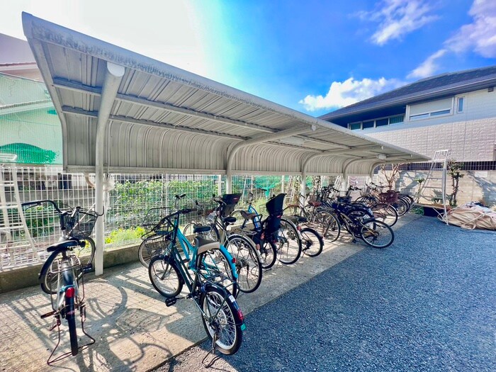 物件外観写真5　(駐輪場)