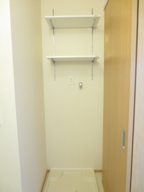 物件内観写真11　(洗濯機置場)