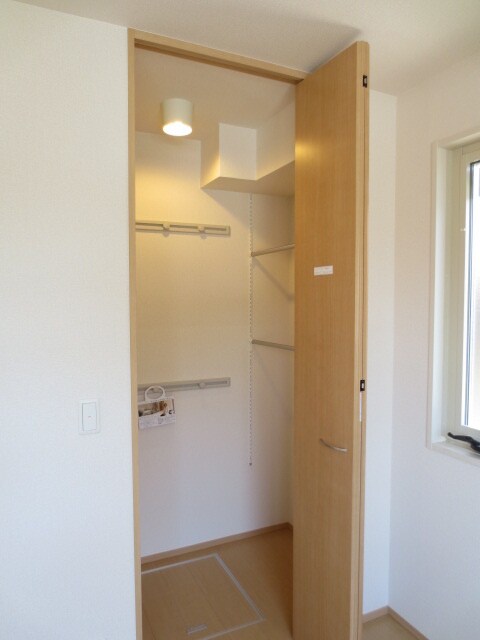 物件内観写真13　(収納)