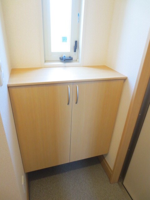 物件内観写真16　(玄関)