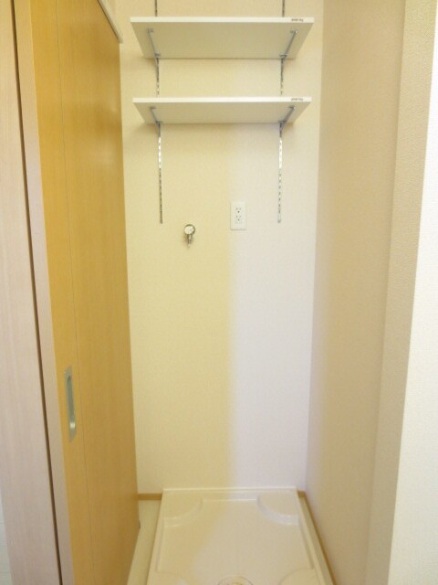 物件内観写真16　(洗濯機置場)