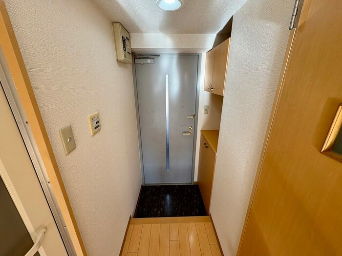 物件内観写真16　(玄関)
