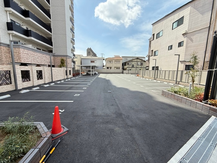 プレジオ帝塚山の駐車場