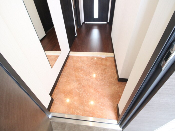 物件内観写真14　(玄関)