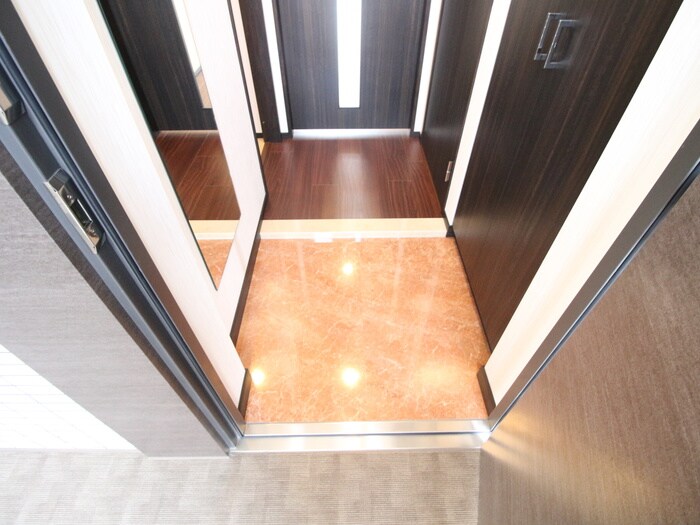 物件内観写真14　(玄関)