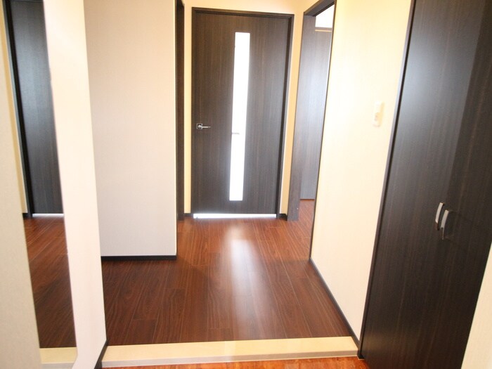 物件内観写真15　(廊下)