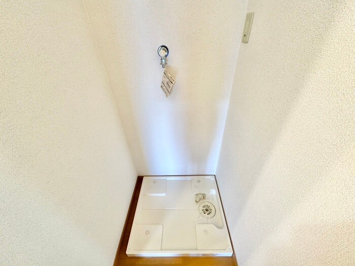 物件内観写真12　(洗濯機置場)