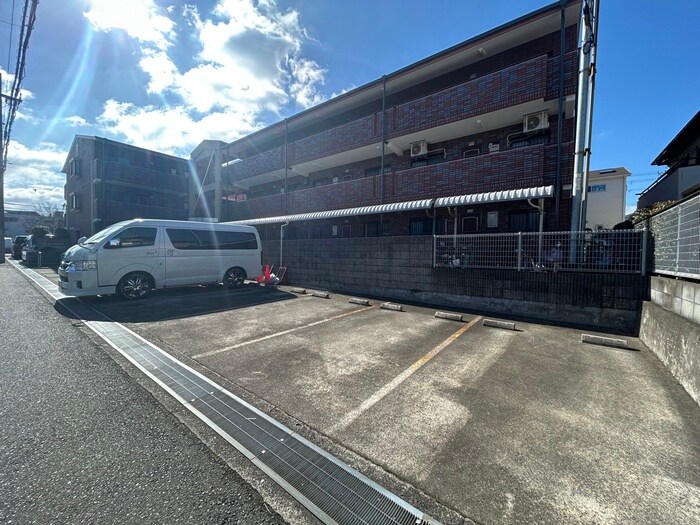 ラ・ルミエ－ルの駐車場