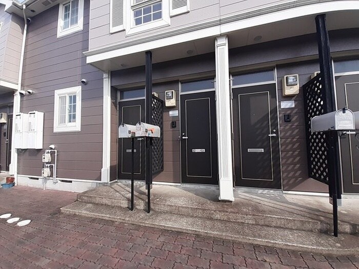 物件外観写真2　(エントランス部分)