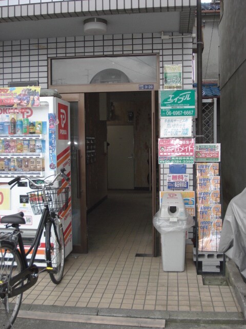 物件外観写真2　(エントランス部分)