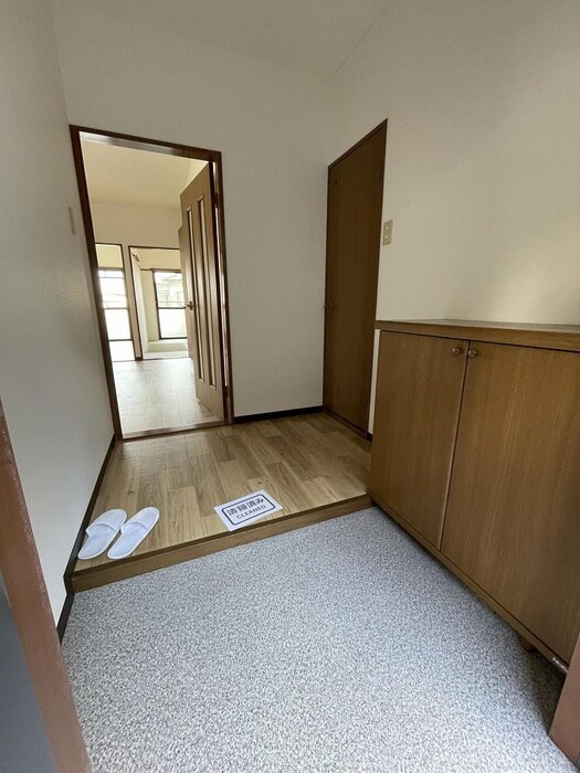 物件内観写真7　(玄関)