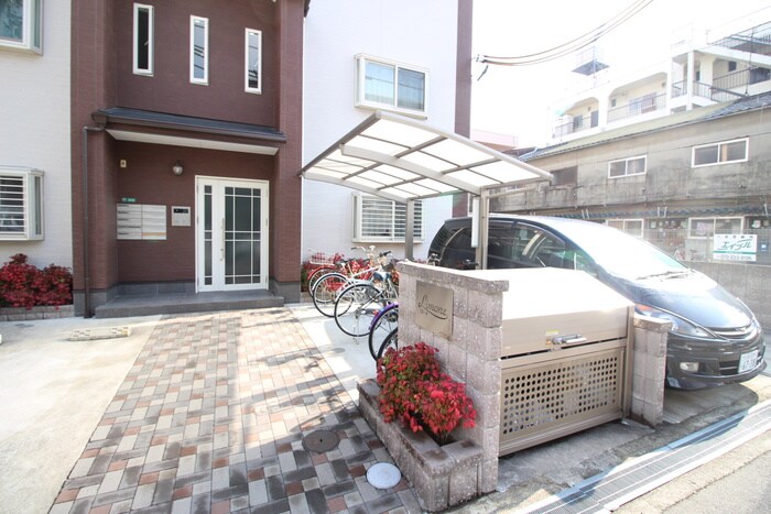 物件外観写真4　(エントランス部分)