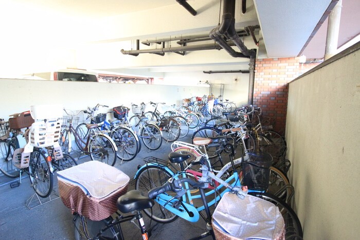 物件外観写真5　(駐輪場)