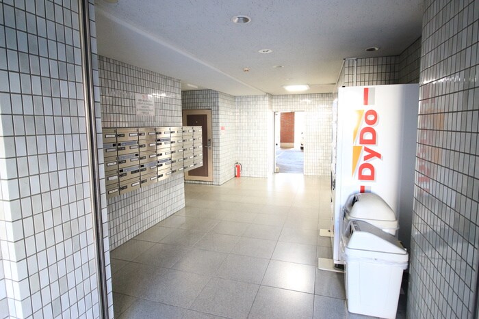 物件外観写真6　(エントランス部分)