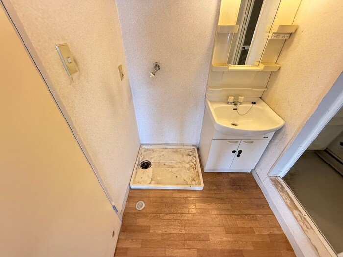 物件内観写真12　(洗濯機置場)