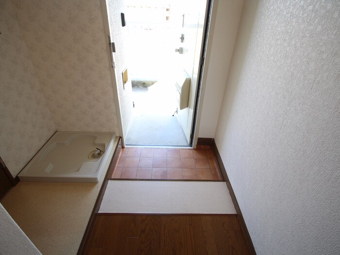 物件内観写真18　(玄関)