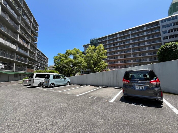 物件外観写真2　(駐車場)