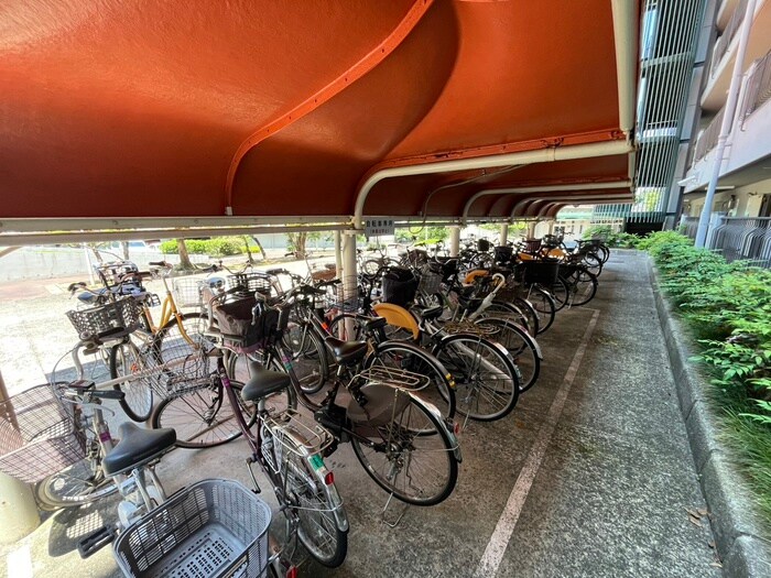 物件外観写真3　(駐輪場)