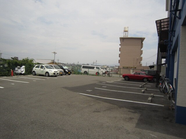 物件外観写真3　(駐車場)