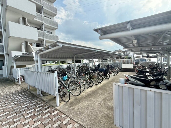 物件外観写真5　(駐輪場)