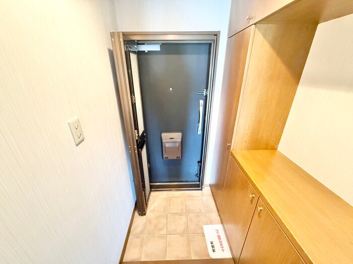 物件内観写真16　(玄関)