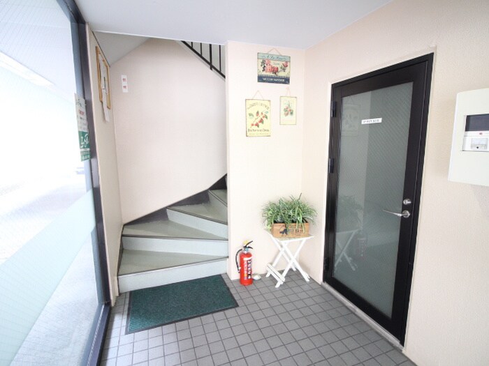 物件外観写真6　(エントランス部分)