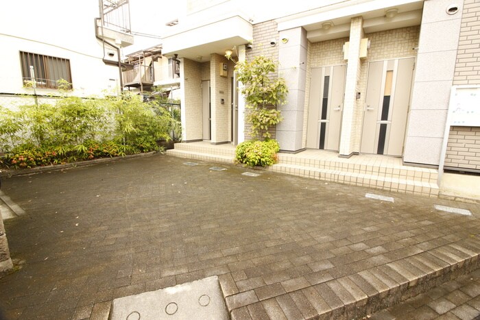 物件外観写真2　(エントランス部分)