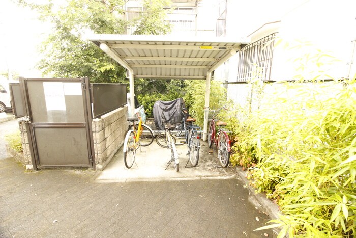 物件外観写真3　(駐輪場)