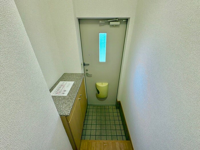 物件内観写真18　(玄関)