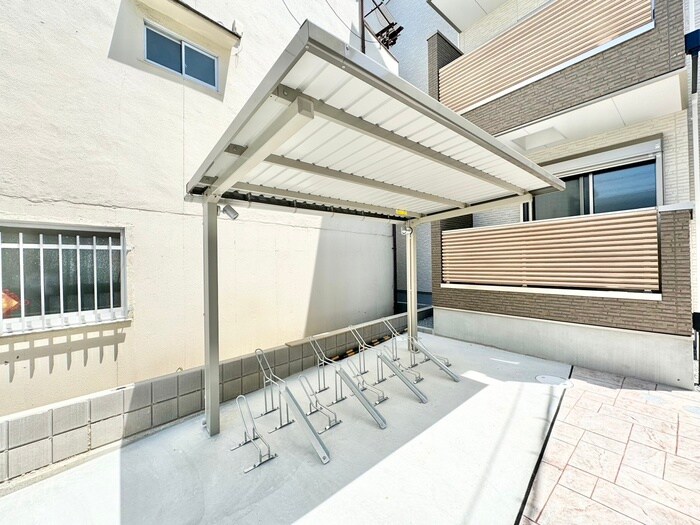 物件外観写真3　(駐輪場)