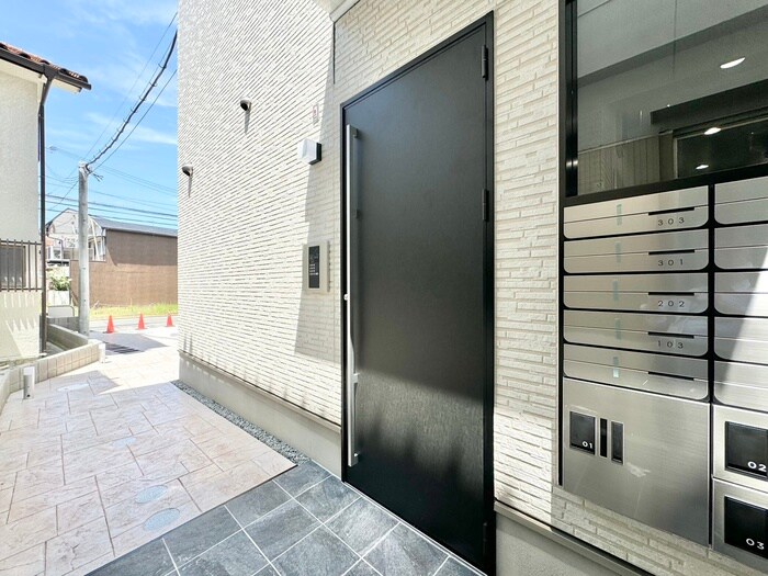 物件外観写真4　(エントランス部分)