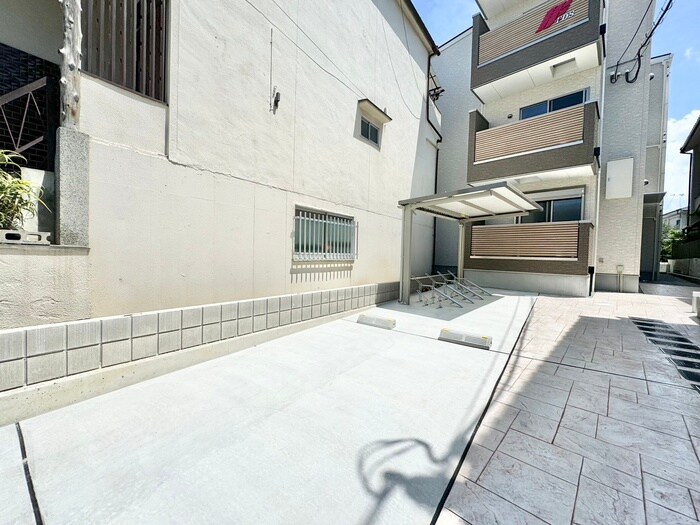 物件外観写真5　(駐車場)