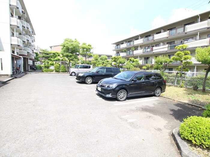 物件外観写真3　(駐車場)