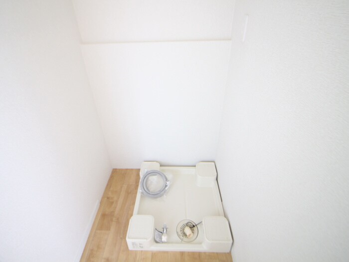 物件内観写真12　(洗濯機置場)