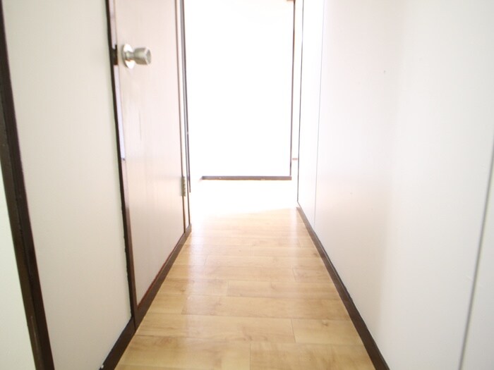 物件内観写真16　(廊下)