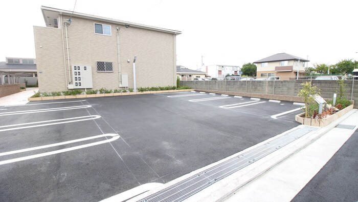 物件外観写真4　(駐車場)