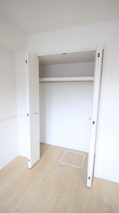 物件内観写真12　(収納)