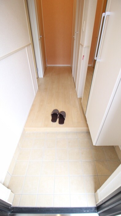 物件内観写真13　(玄関)