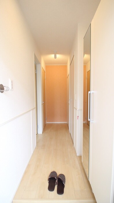 物件内観写真17　(廊下)