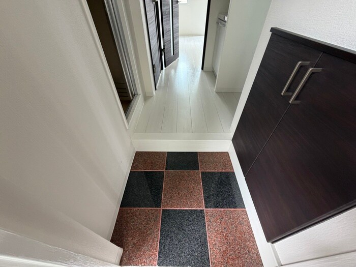 物件内観写真13　(玄関)