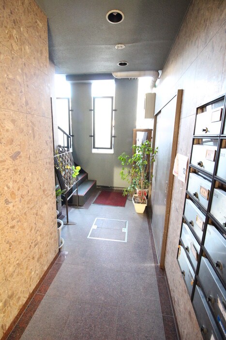 物件外観写真4　(エントランス部分)