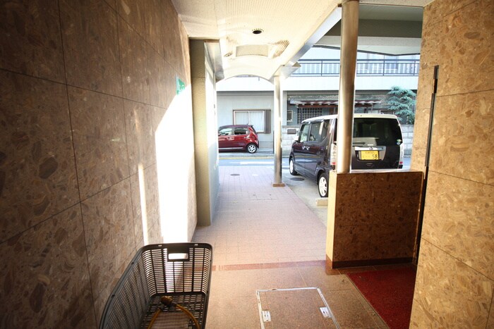 物件外観写真5　(エントランス部分)