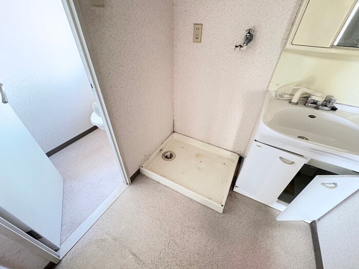 物件内観写真13　(洗濯機置場)