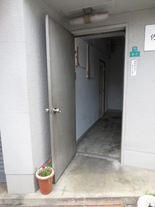 物件外観写真3　(エントランス部分)