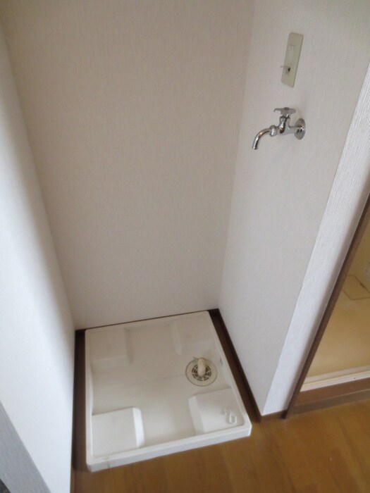 物件内観写真11　(洗濯機置場)