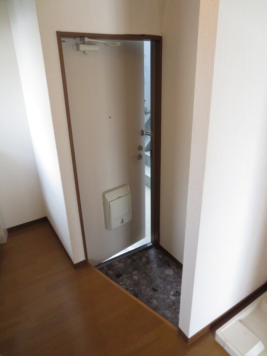 物件内観写真13　(玄関)