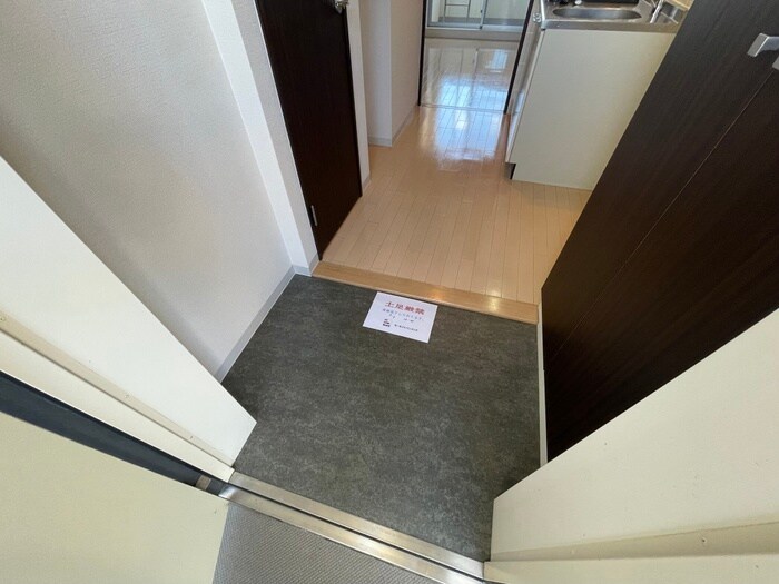 物件内観写真12　(玄関)