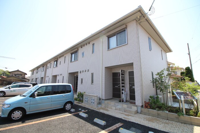 物件外観写真2　(エントランス部分)