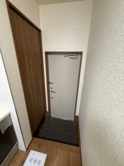 物件内観写真11　(玄関)